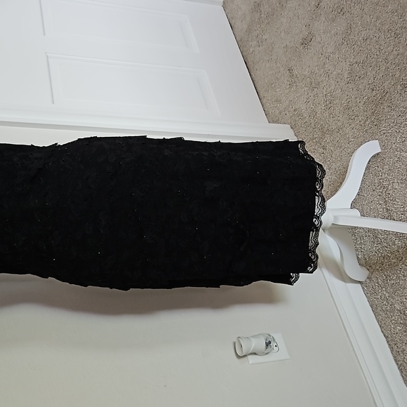 Cocktail Dress, perfect for wedding guest or formal dinning. - Picture 2 of 4